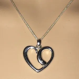 Pretty sterling silver heart necklace thumbnail 1