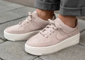 Nike Air Force 1 Sage Low Top Sneakers Suede Barely Rose Size 9.5 AR5339-201 thumbnail 1