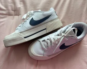 Nike Sneakers thumbnail 1