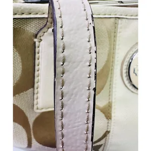 Coach‎ Beige Signature Canvas and Patent Leather Kisslock Framed Carryall Tote thumbnail 6