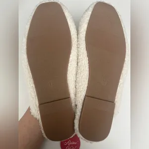 Universal Threads Sherpa Women’s Slippers Size 11 thumbnail 5