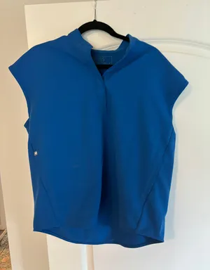 Figs Scrub top thumbnail 2