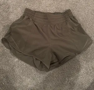 Lululemon Shorts Hotty Hot 2.5"  thumbnail 1