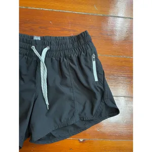 Vuori Black Athletic Running Shorts Women’s XS Zip Pocket Drawstring thumbnail 3