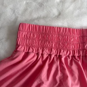 Nike Dri-Fit Ultra High-Waisted 3” Shorts Pink Size Small thumbnail 4