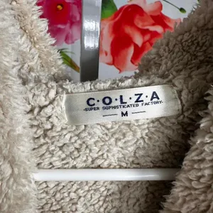 S196. Colza cream cable knit cardigan with toggle buttons. Size M thumbnail 2