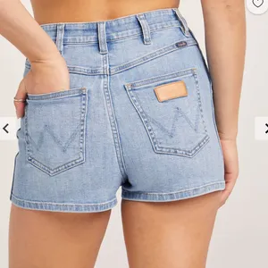 Wrangler pin up skinny shorts thumbnail 5