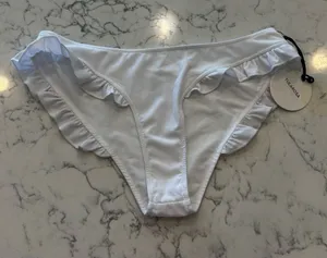 NWT Tularosa White Ruffle Bikini Bottoms Size Medium‎ thumbnail 1