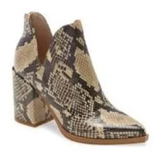 STEVE MADDEN Western Cedar Bootie In Natural Snake Print Size 6 Pointed thumbnail 1