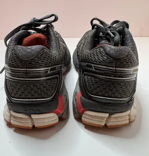 Brooks GTS 17 Size 7 Running Shoes thumbnail 3