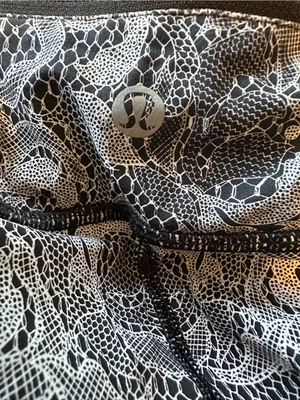 Lululemon Wunder Under Black & White Lace Nulux Leggings size 8 Excellent thumbnail 5