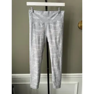 Vuori Clean Elevation Legging Pale Heather Camo Women's Medium thumbnail 3