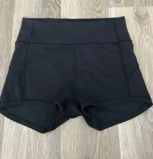 Lululemon Shorts 2.5" Black thumbnail 1