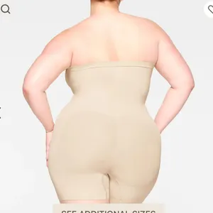 SKIMS Seamless Sculpt Strapless Shortie Bodysuit‎ thumbnail 6