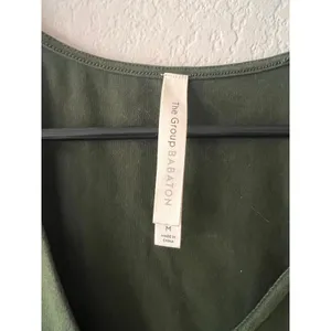 Babaton by Aritzia Contour Green V-Neck Romper One Piece thumbnail 3