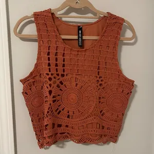 Lord and Taylor design lab crop top in size Large thumbnail 1