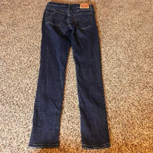 Levi's 311 Shaping‎ Skinny Jeans Dark Wash Women's Size 26 thumbnail 7