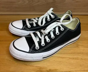 Converse Chuck Taylor Women's All Star Sneakers - Size 6.5 thumbnail 1