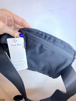 Trendy Queen Black Fanny Pack Waist Bag Crossbody Adjustable Strap NWT thumbnail 8