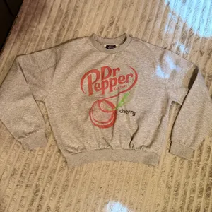 Forever 21 Dr Pepper Cherry Graphic Sweatshirt Gray Crewneck Large thumbnail 2