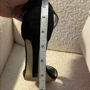 Cosmopolitan Glossy Black Heels thumbnail 8