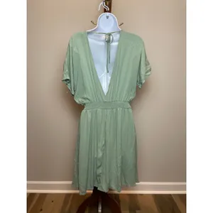 Davi & Dani Dress Size M Sage Green Lace Trim Blouson V Neck Mini New With Tag thumbnail 3