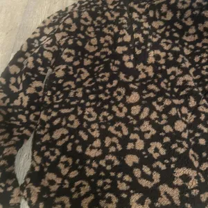Koolaburra by Ugg animal print xs pullover‎ Black thumbnail 5