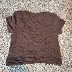 Aerie Superchill Brown Floral Lace Scoop‎ Neck Crop Top Short Sleeve Small NWT thumbnail 6