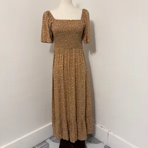 Pinkblush NWT Heyson Mustard Floral Smocked Maternity Maxi Dress Sz M thumbnail 2