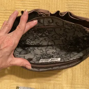 Nine West beautiful brown handbag with flowers & ruffles details on front EUC thumbnail 9