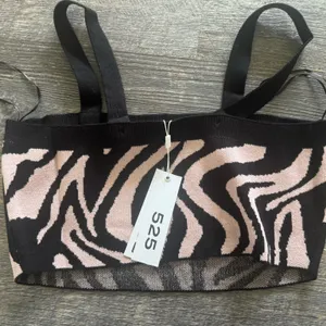 NWT 525 America Revolve crop Top knit Zebra animal print tank size large‎ thumbnail 2