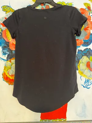 Lululemon Black Tee thumbnail 2