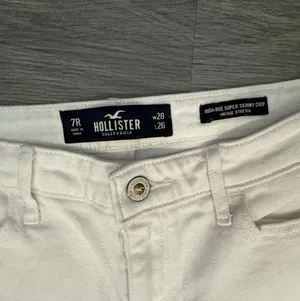 Hollister High-Rise Super Skinny Crop White Jeans - Size 7R (W28/L26) thumbnail 4