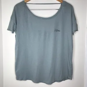 PINK Victoria’s Secret short sleeve oversized vibes top size medium summer thumbnail 1