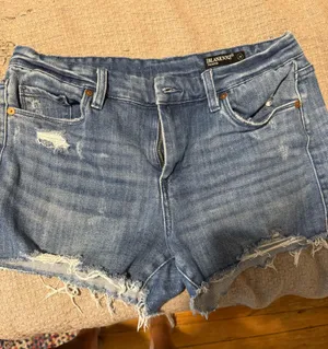 BLANKNYC Shorts Denim Distressed thumbnail 3