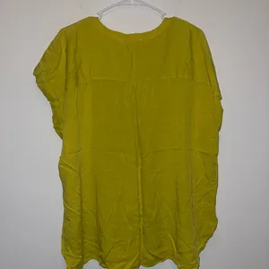 Rose + Olive Sz 2x yellow shirt thumbnail 3