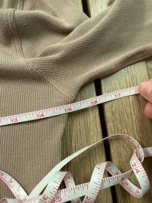 Lululemon LA Turtleneck Long Sleeve in Soft Sand Women’s Size 4 Athletic Top thumbnail 9