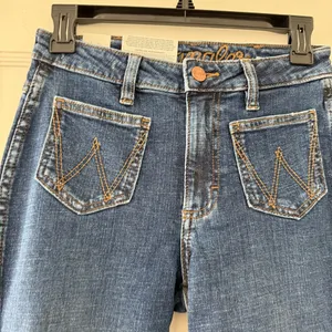 Wrangler Retro High Rise Wide Leg Flare Jeans Front Patch Pockets Size 25x36 NWT thumbnail 3
