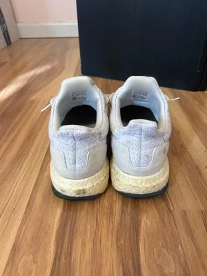White Adidas Ultraboost thumbnail 4