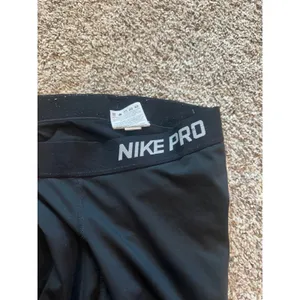 Nike‎ Pro Women Black Dri-FIT Capri Leggings 589366-010 Small Sporty Activewear thumbnail 4