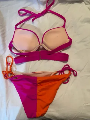 Victoria's Secret Swimwear thumbnail 2
