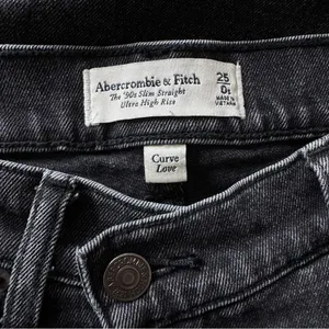 Abercrombie Fitch Curve Love 90’s Slim Straight Ultra High Rise Jeans 25/0 Short thumbnail 13