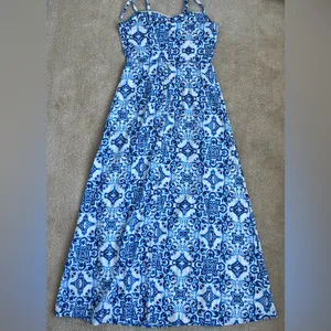 NWOT Blue and White Print Sleeveless Maxi Dress in Women's Medium thumbnail 2