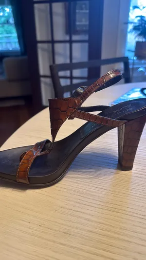Donald Pliner Heels thumbnail 5