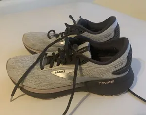 Brooks Women's Grey/Peach Trace 2 Road Running Shoes Size 8.5 thumbnail 1
