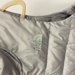 The North Face Womens Aconcagua 3 Vest Down Feather Light Gray Medium Athleisure thumbnail 6