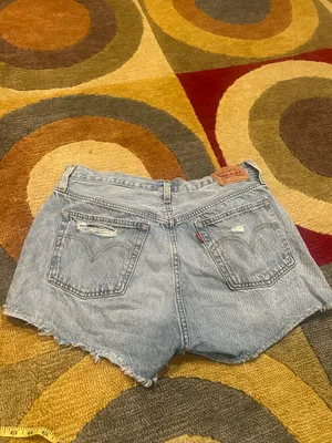 Levi’s 501 Denim Jean Shorts Light Wash Distressed Frayed Button Fly Size 31 thumbnail 5