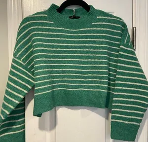 NWT Tilly’s Love Tree Size L Oversized Cropped Green Striped Pullover Sweater thumbnail 1