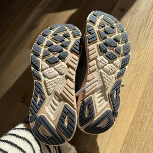Hoka Arahi 5 Running Shoes in Blue Fog/Provincial Blue with Pink Details Size 9B thumbnail 6