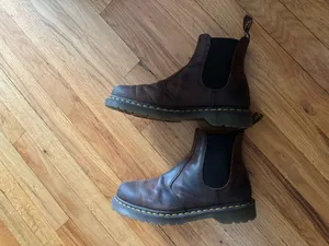 Doc Martens Chelsea Boots thumbnail 2